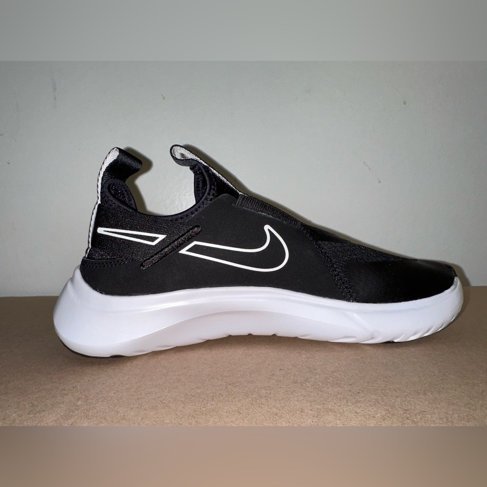 Nike Flex Size 5 Boys Plus Black White Grade School Running Shoe CW7415-003 New
